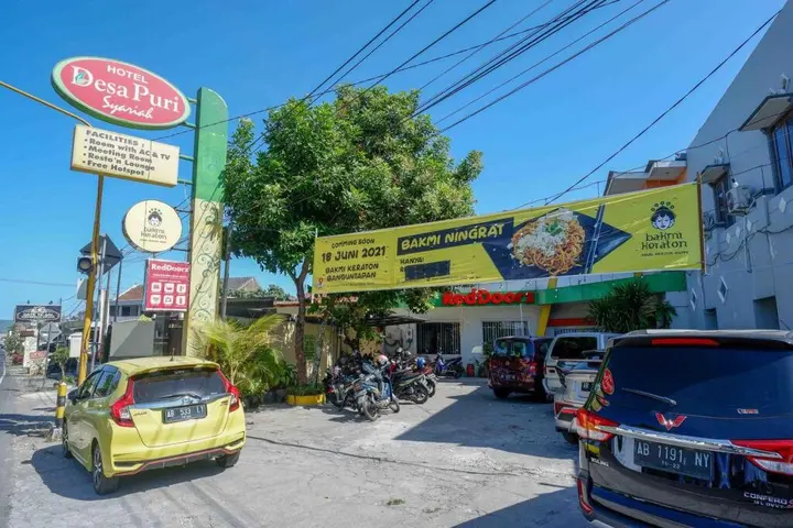 Батуретно: RedDoorz Syariah near Museum Wayang Kekayon