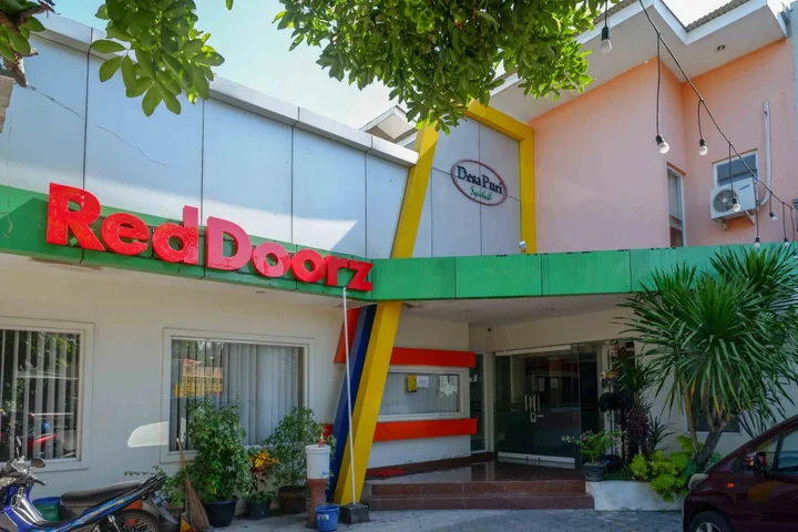 Батуретно: RedDoorz Syariah near Museum Wayang Kekayon
