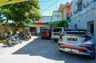 Батуретно: RedDoorz Syariah near Museum Wayang Kekayon