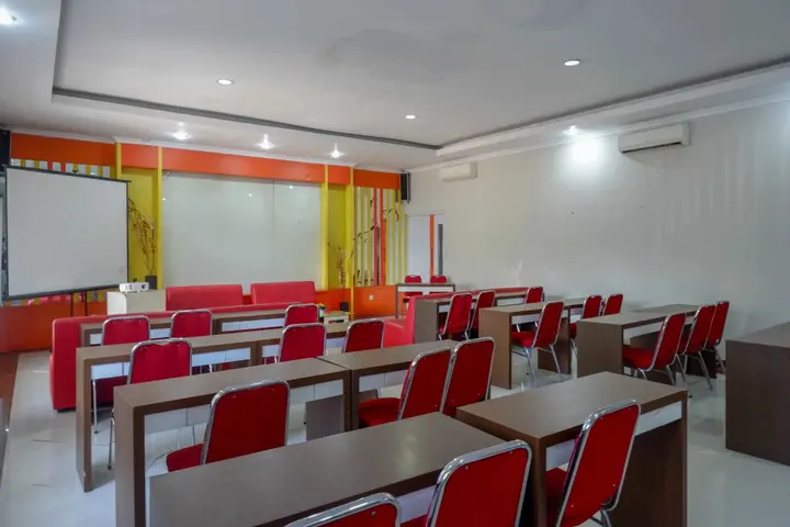 Батуретно: RedDoorz Syariah near Museum Wayang Kekayon