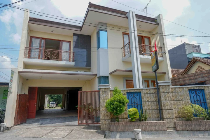 Депок: Ratmono House Syariah Yogya RedPartner