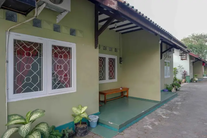 Депок: RedDoorz near Institut Pertanian Yogyakarta