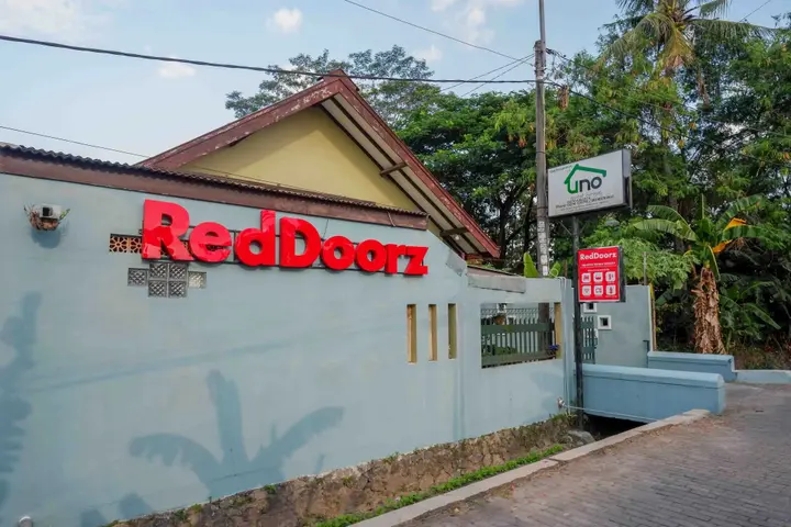 Депок: RedDoorz near Institut Pertanian Yogyakarta