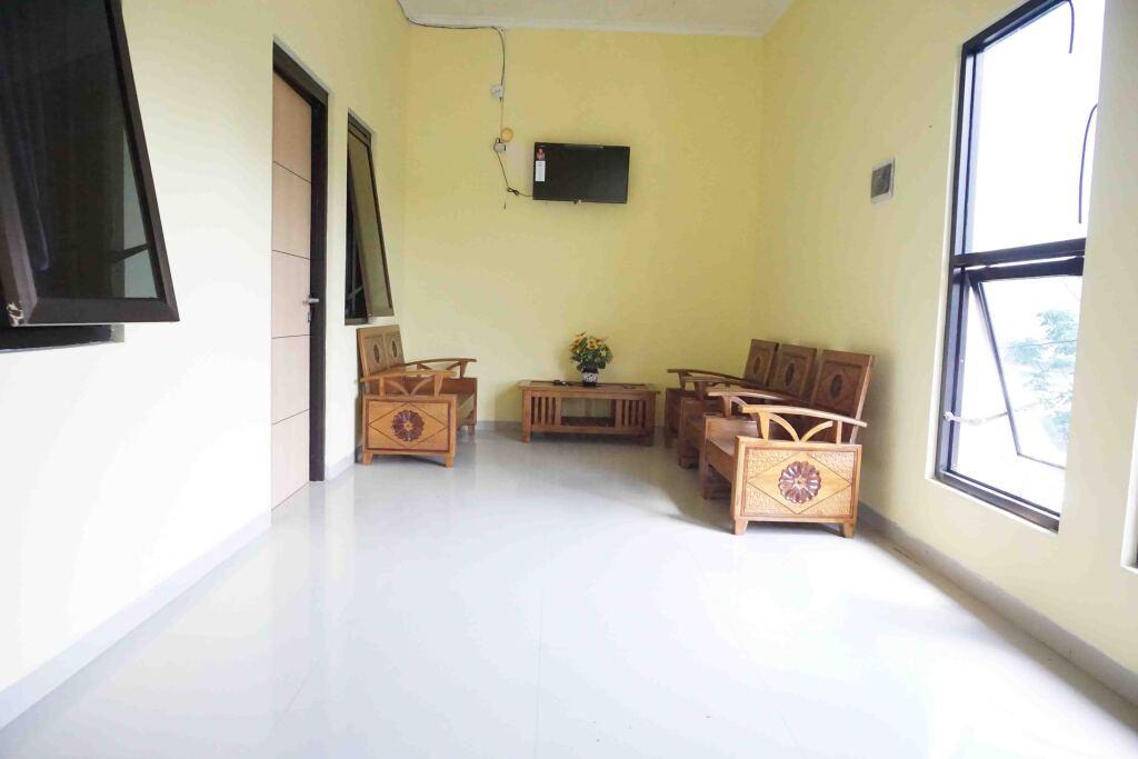 Депок: Miracle Boarding House RedPartner