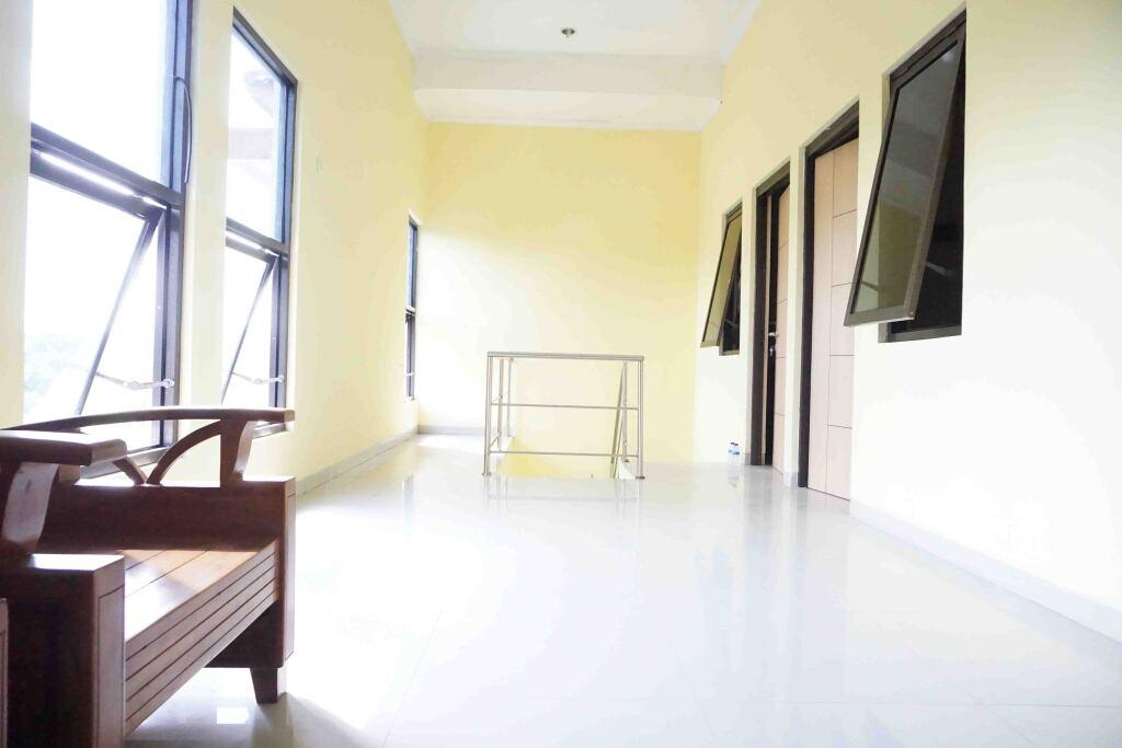 Депок: Miracle Boarding House RedPartner