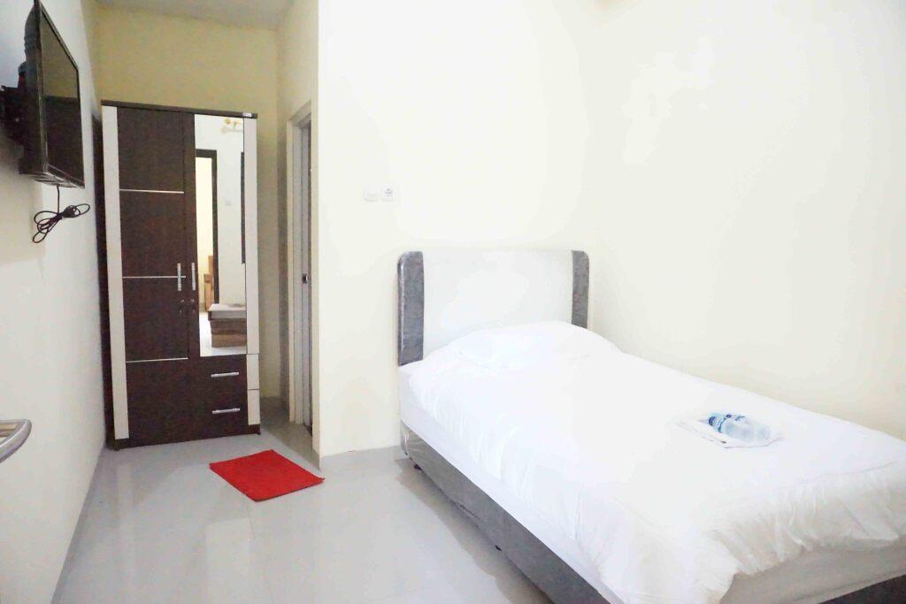 Депок: Miracle Boarding House RedPartner