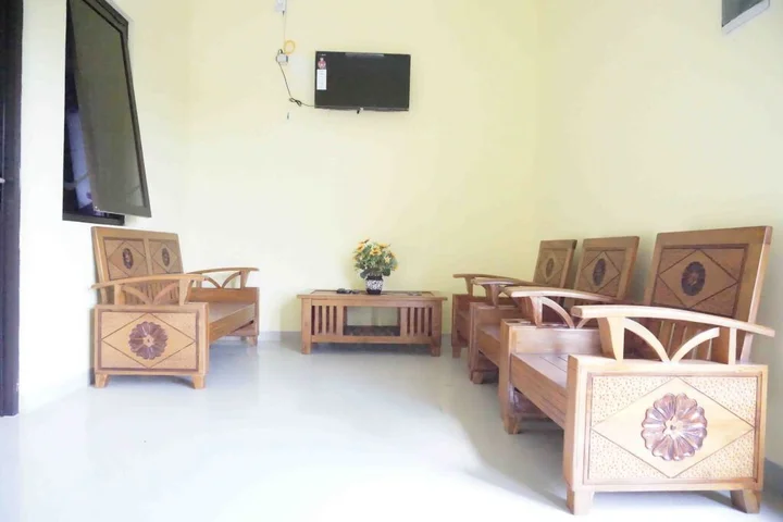 Депок: Miracle Boarding House RedPartner