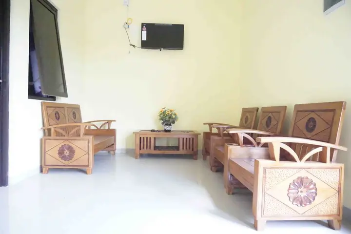 Депок: Miracle Boarding House RedPartner
