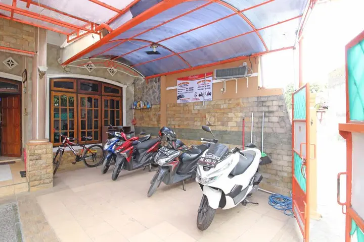 Депок: RedDoorz near Mall Ambarukmo Yogyakarta