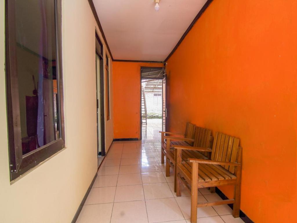 Караганьяр: OYO 2162 Pondok Wisata Sri Widodo