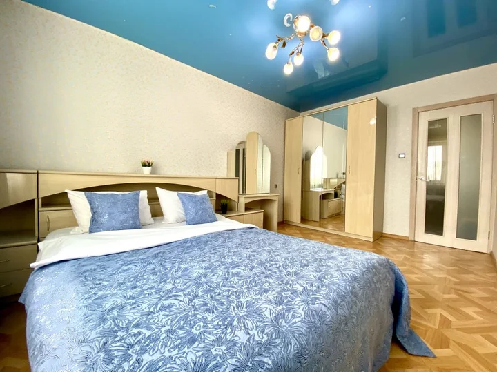 Бердск: Dvuhkomnatnaya Kvartira Karla Marksa 22 Apartments