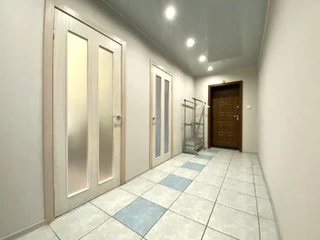 Бердск: Dvuhkomnatnaya Kvartira Karla Marksa 22 Apartments