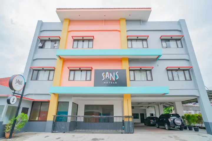 Чиребон: Sans Hotel Widarasari Cirebon