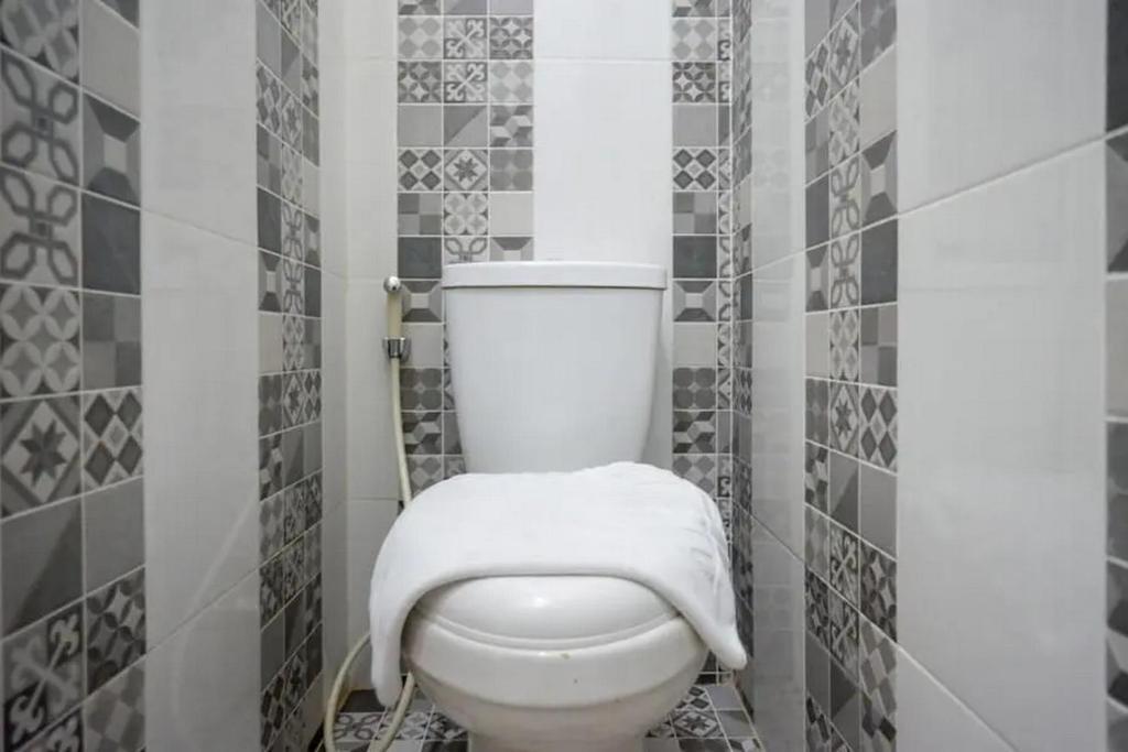 Суракарта: RedDoorz near Stasiun Purwosari