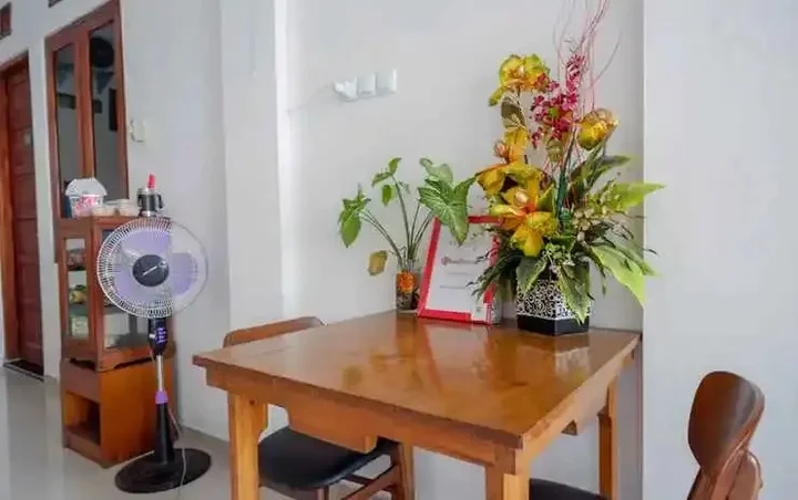 Суракарта: RedDoorz near Stasiun Purwosari