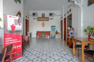 Суракарта: RedDoorz near Stasiun Purwosari
