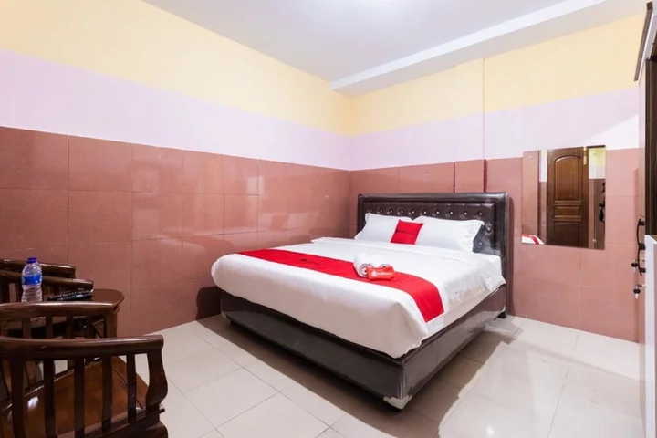Медан: Formerly RedDoorz Plus @ Jalan Gatot Subroto Medan