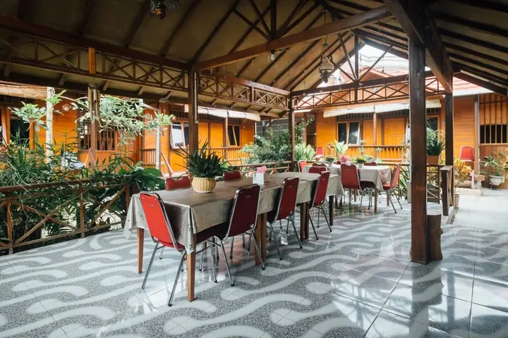 Амбон: OYO 1300 Crecia Guest House