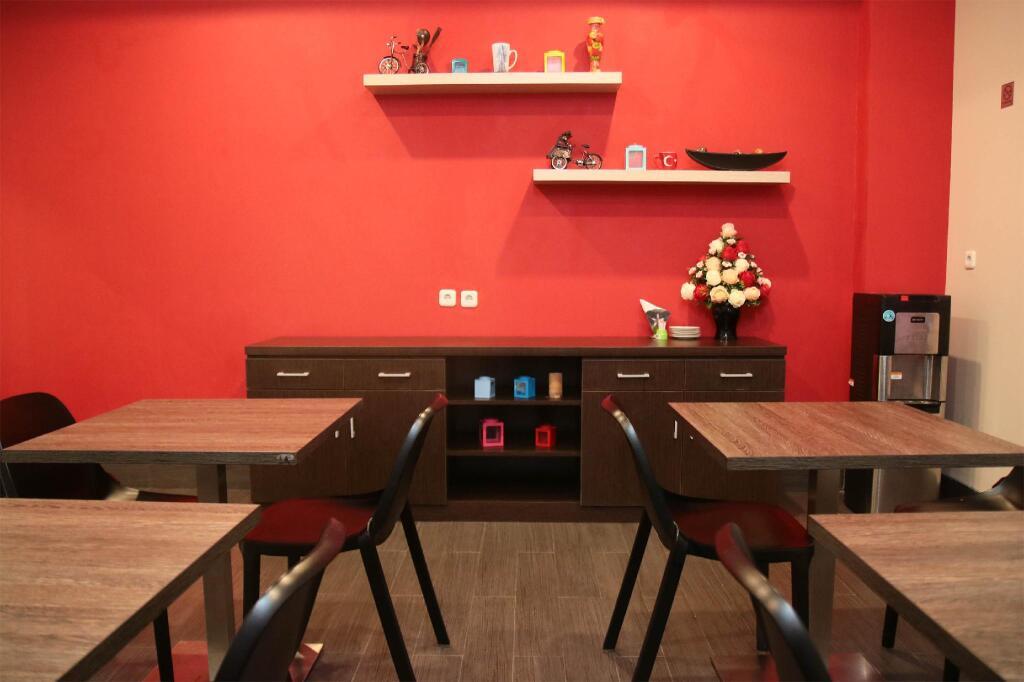 Амбон: Super OYO 1006 Azzahra Guest House Syariah