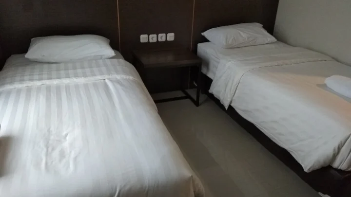 Амбон: Super OYO 1006 Azzahra Guest House Syariah