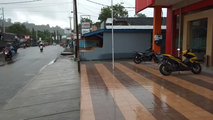 Амбон: Super OYO 1006 Azzahra Guest House Syariah