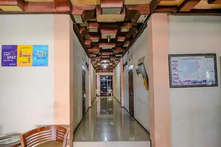Понорого: OYO 1761 Hotel Dirgahayu