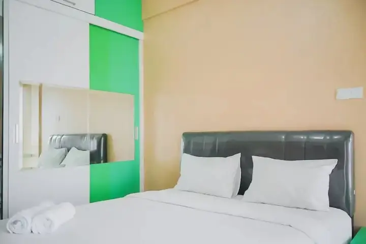 Cozy Studio Apartment at Tamansari Skylounge near Soetta Airport — фото 3