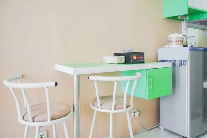 Cozy Studio Apartment at Tamansari Skylounge near Soetta Airport — фото 5