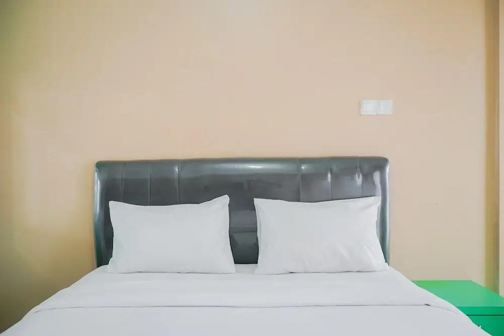 Cozy Studio Apartment at Tamansari Skylounge near Soetta Airport — фото 2