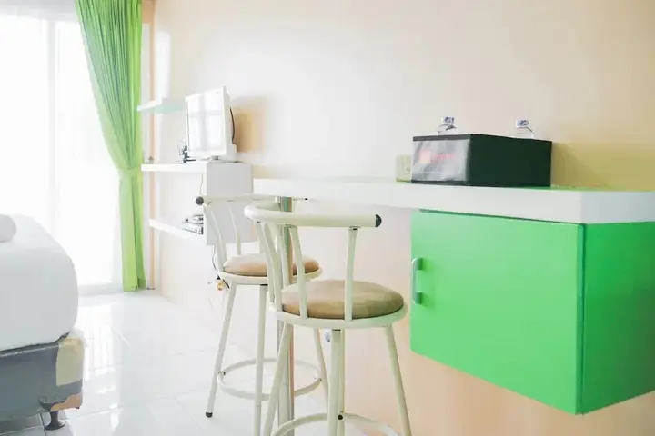 Cozy Studio Apartment at Tamansari Skylounge near Soetta Airport — фото 4