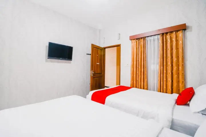 Бату: RedDoorz near Taman Rekreasi Selecta