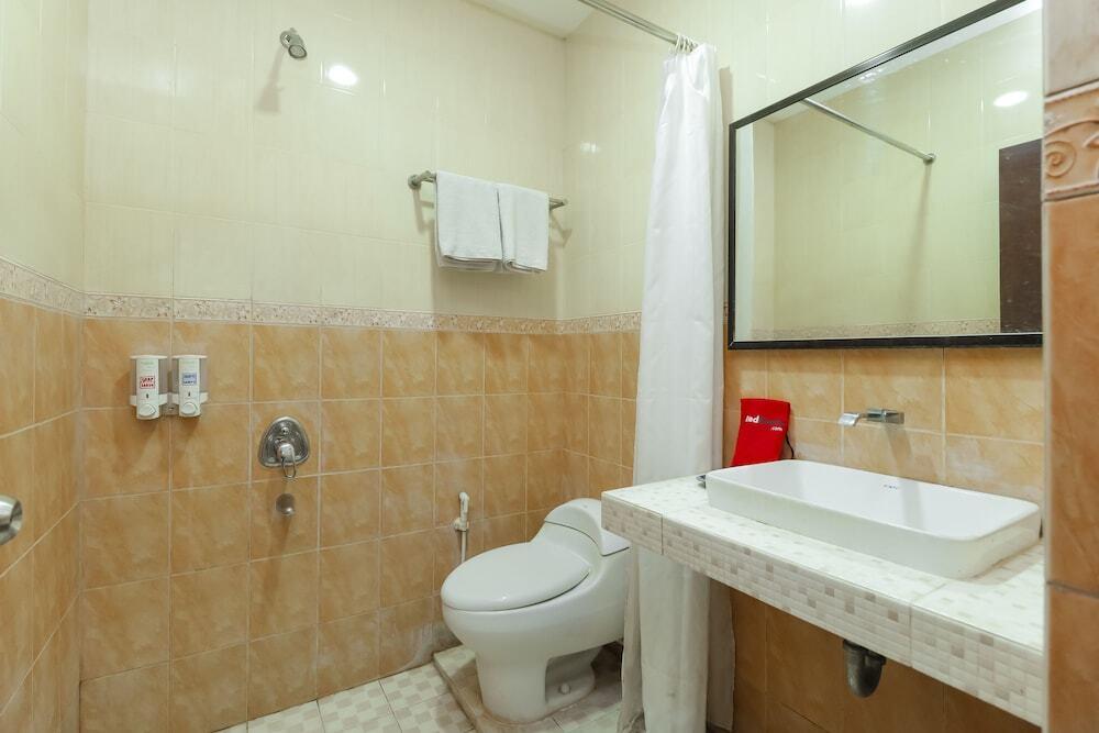 Суракарта: Hotel Just Inn
