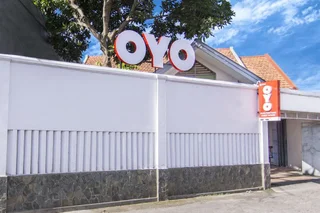 Депок: Dewi Fortuna Guest House by OYO Rooms