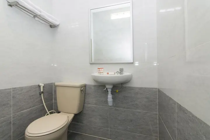 Депок: Dewi Fortuna Guest House by OYO Rooms
