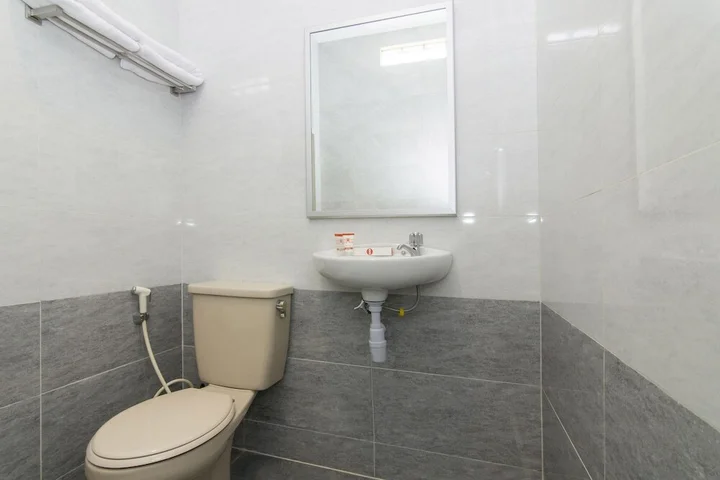 Депок: Dewi Fortuna Guest House by OYO Rooms