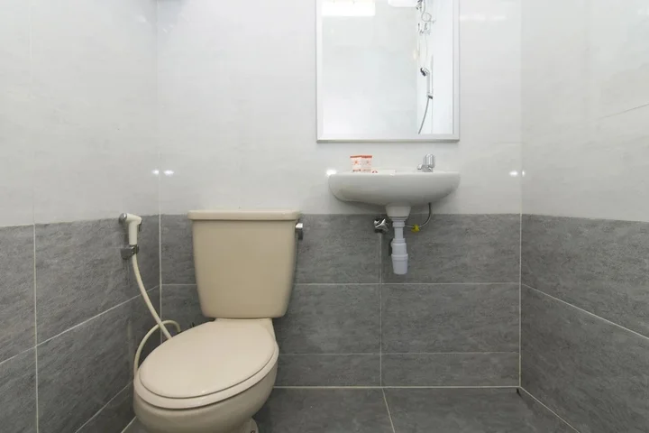 Депок: Dewi Fortuna Guest House by OYO Rooms