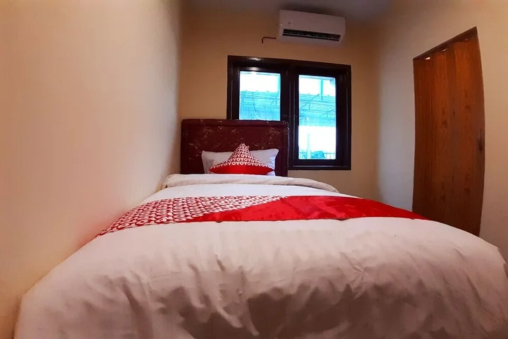 Медан: Angelyn Home Stay by OYO Rooms