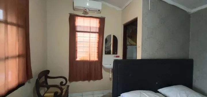 Батуретно: Golden Inn 1