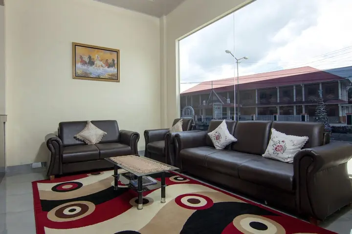 Сиборонгборонг: Aries Hotel by OYO Rooms