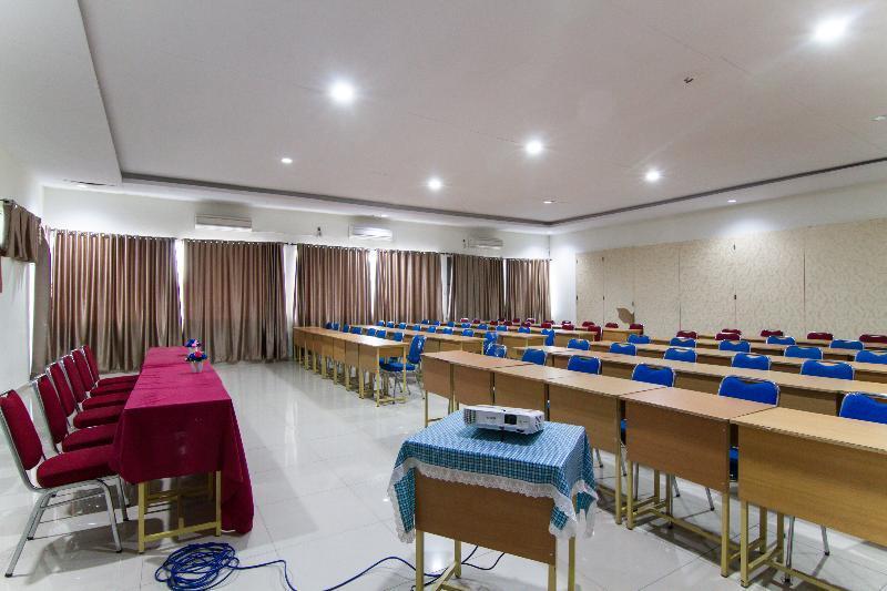 Пеканбару: Edotel Amanah Hotel Syariah by OYO Rooms