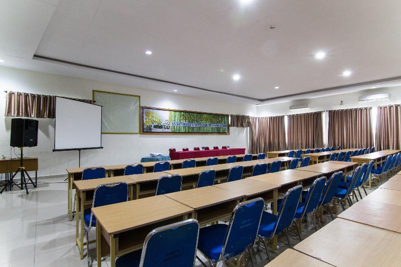 Пеканбару: Edotel Amanah Hotel Syariah by OYO Rooms