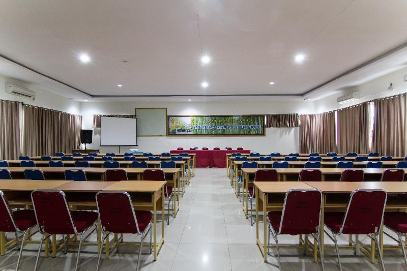 Пеканбару: Edotel Amanah Hotel Syariah by OYO Rooms