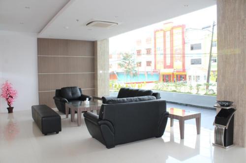 Дури: Amadeo Hotel