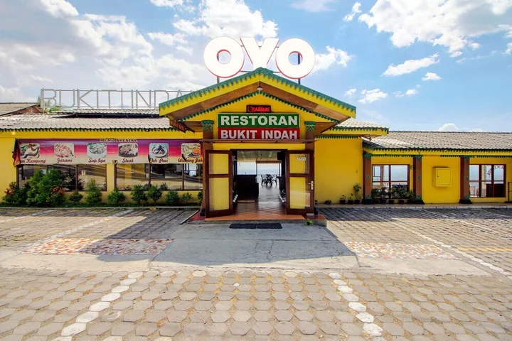 Батуретно: Bukit Indah Hotel & Restaurant by OYO Rooms