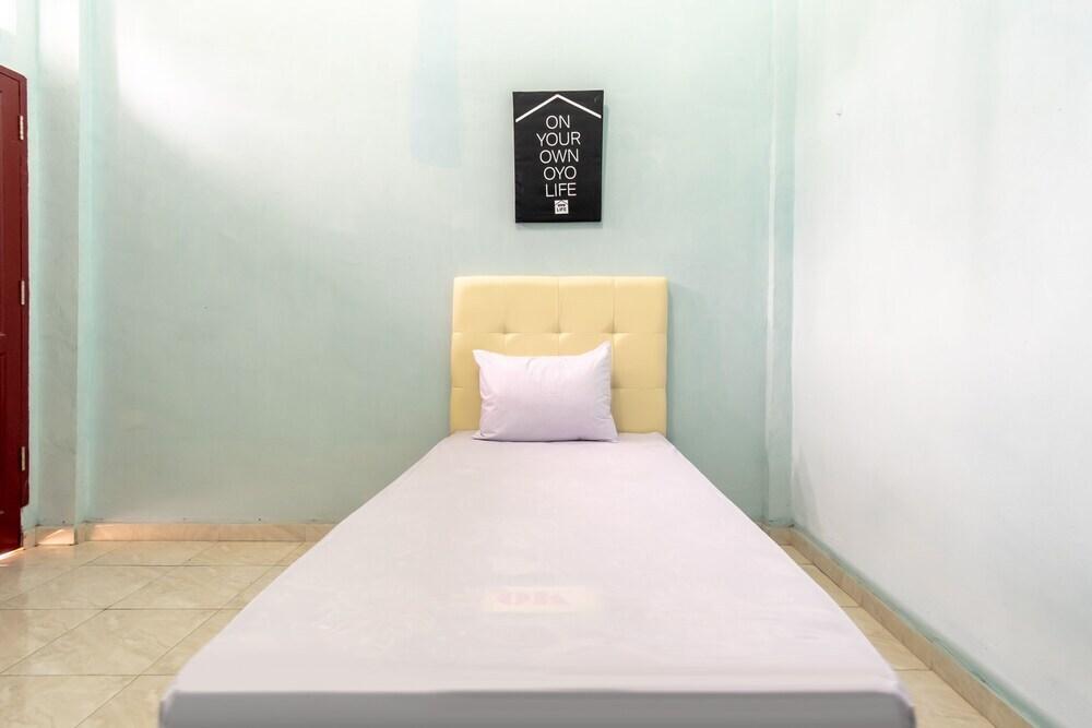 Медан: Arista Residence by OYO Rooms