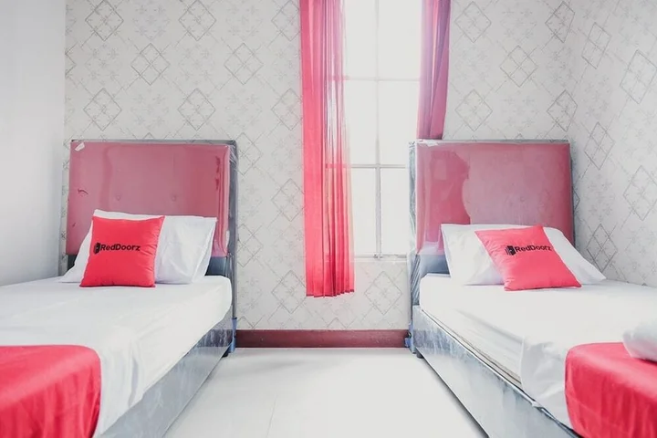 Батам: JRP Guesthouse by RedDoorz
