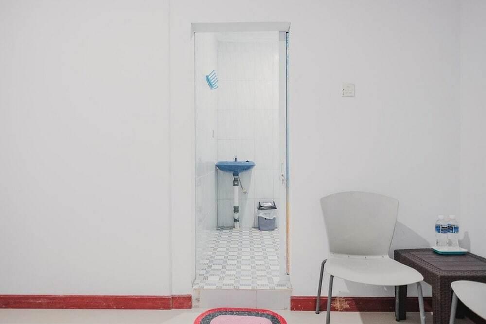 Батам: JRP Guesthouse by RedDoorz