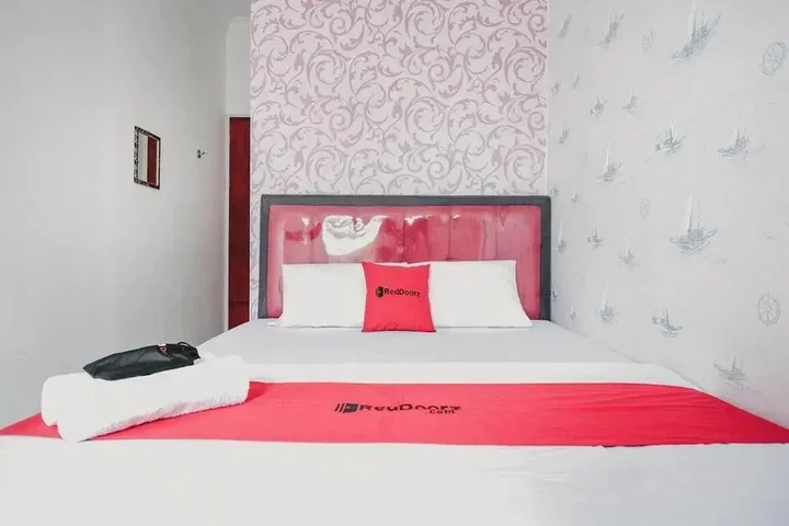Батам: JRP Guesthouse by RedDoorz
