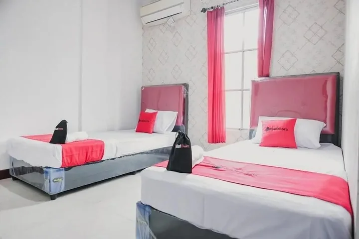 Батам: JRP Guesthouse by RedDoorz