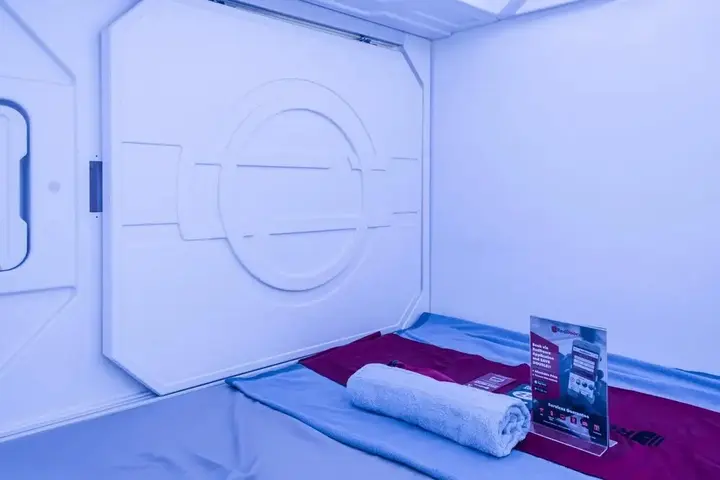 Джакарта: My Capsule Hotel by RedDoorz
